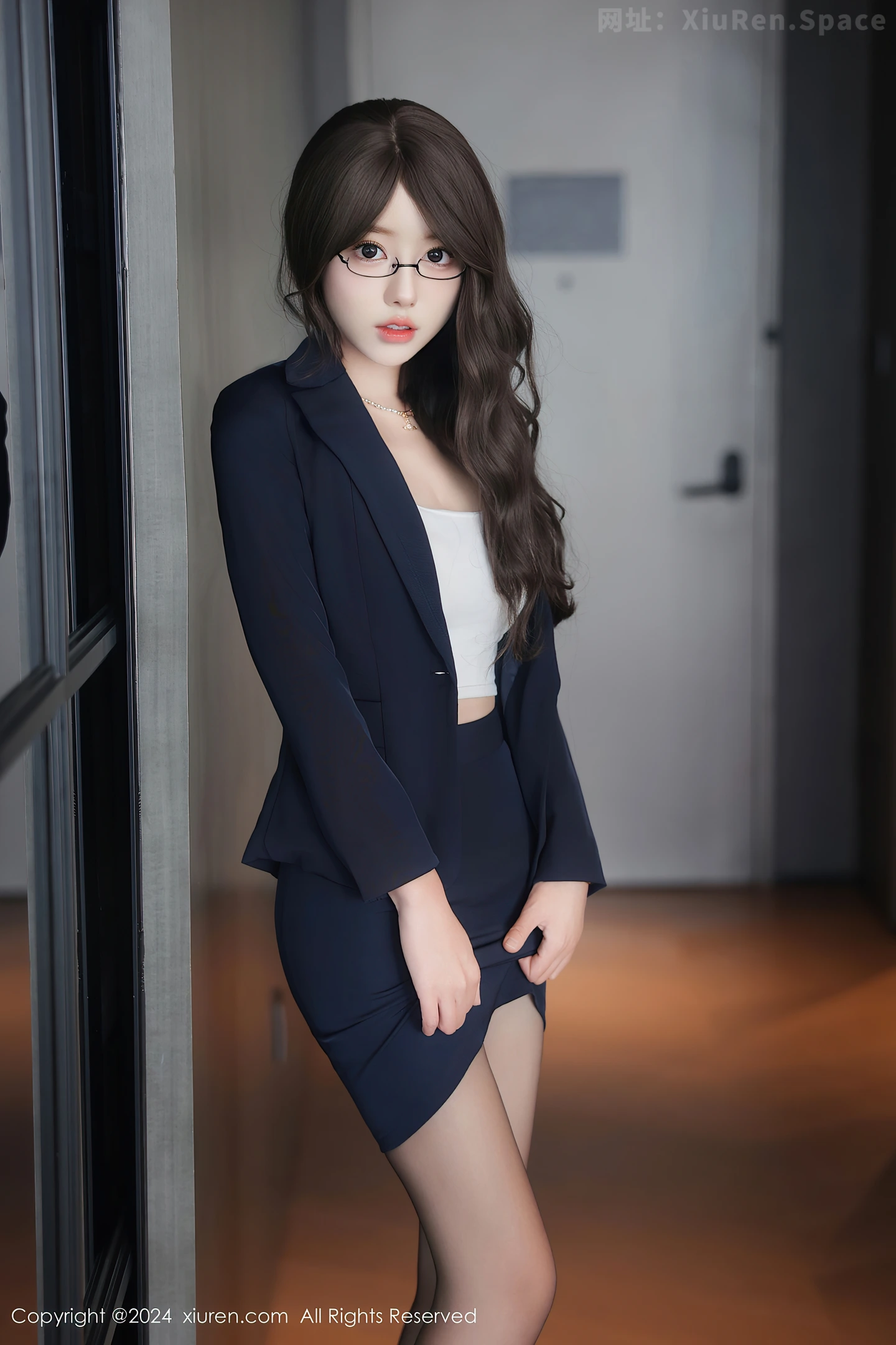 图片[4]-[XiuRen秀人网] VOL.9486 模特桃妖夭性感OL服饰露白色内衣配超薄黑丝秀曼妙身姿诱惑写真72P-秀人网官方网站